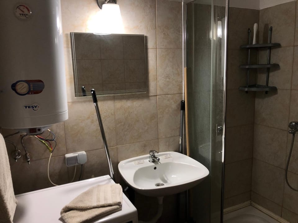 Bathroom, towels