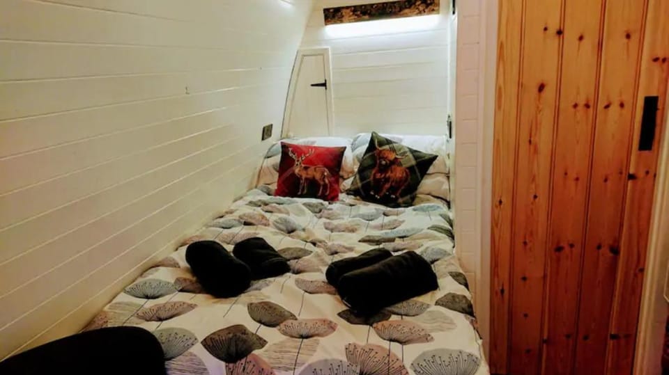 Owl Hut Cosy Ensuite Pod Snowdonia Coast Sleeps 2 Luxury tent in Wales