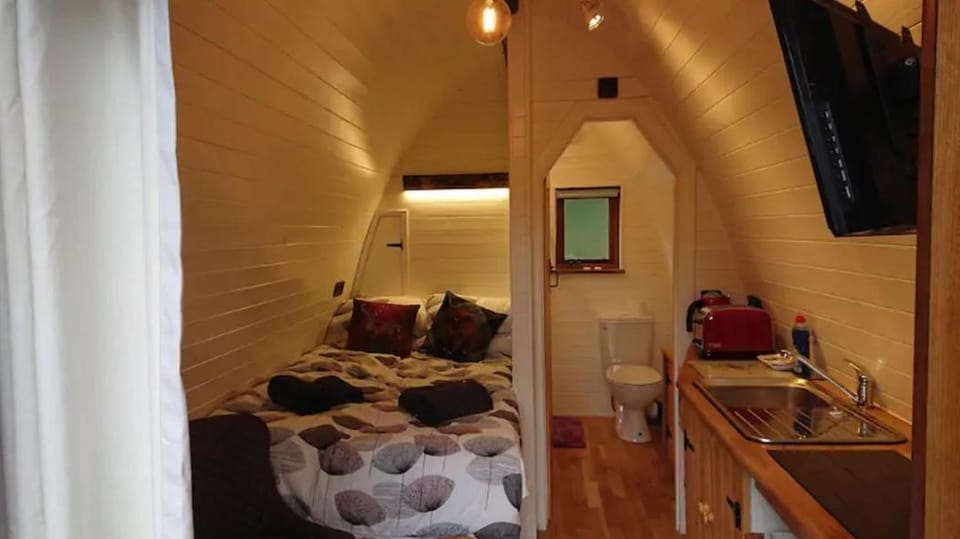 Owl Hut Cosy Ensuite Pod Snowdonia Coast Sleeps 2 Luxury tent in Wales