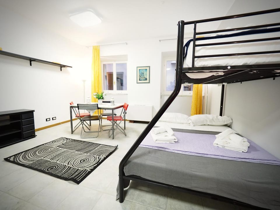 DIMORA SOTTORIPA 7 - di fronte all'Acquario - GENOVABB IT Apartment in Genoa