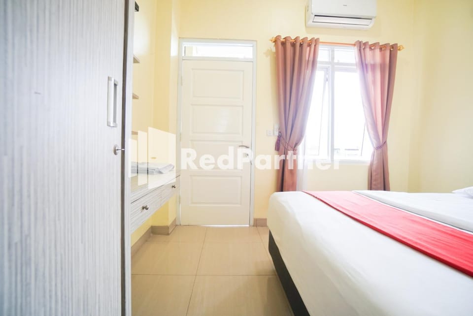 Indah Residence Syariah Mitra RedDoorz Hotel in Jakarta