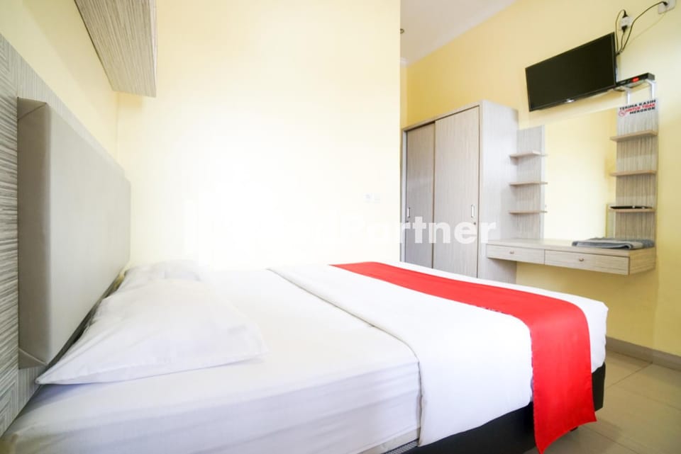 Indah Residence Syariah Mitra RedDoorz Hotel in Jakarta