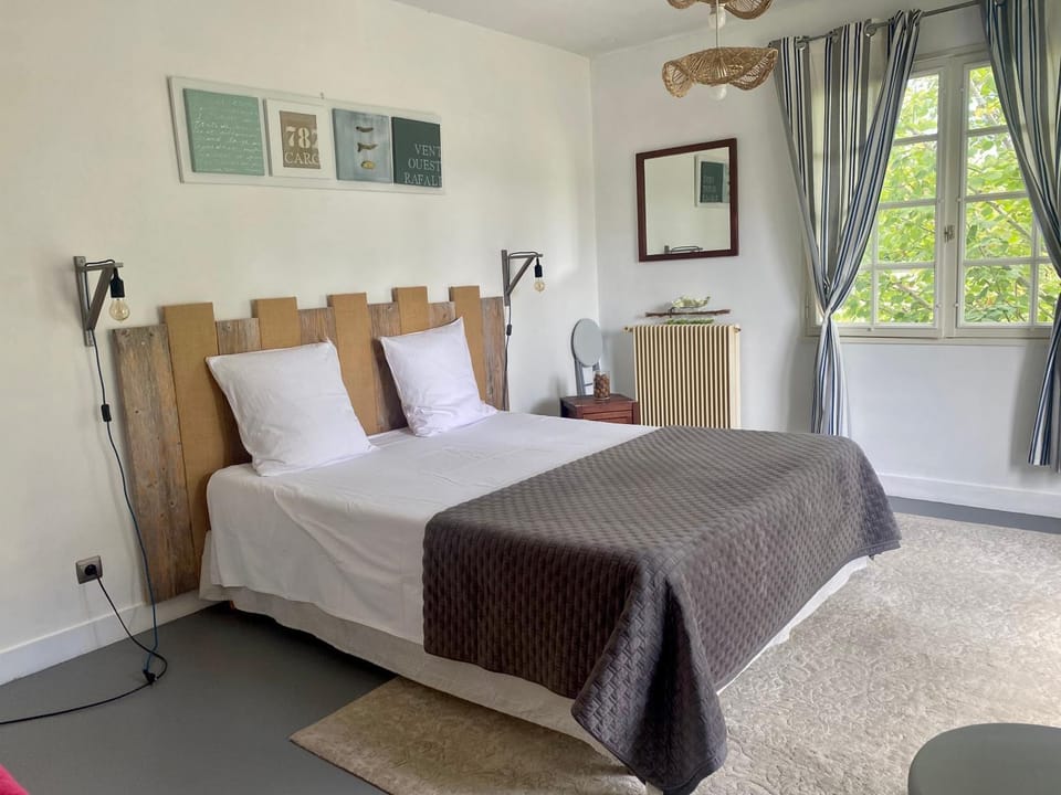 Bed, Photo of the whole room