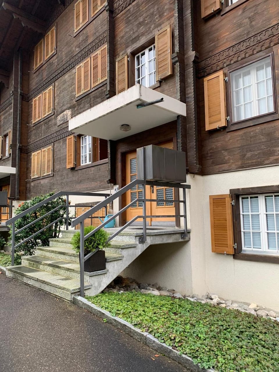 Facade/entrance