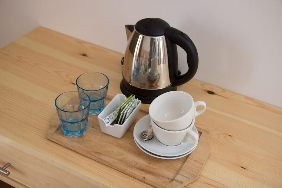 Coffee/tea facilities, Food and drinks