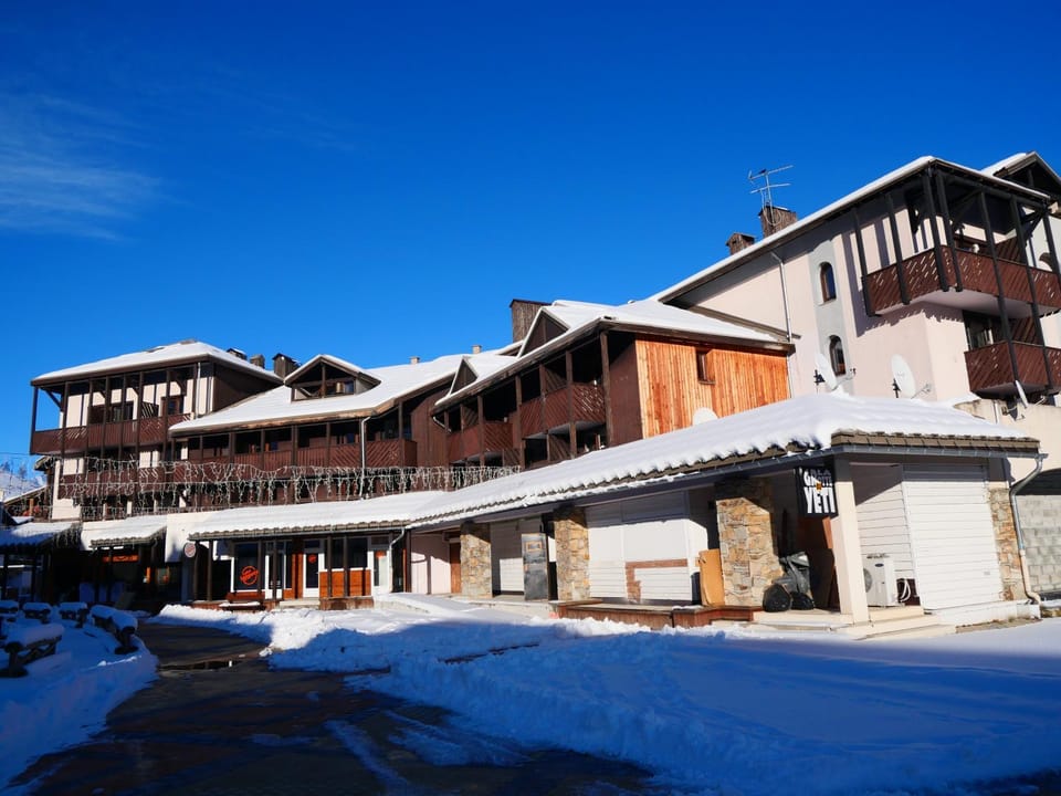 Property building, Day, Winter