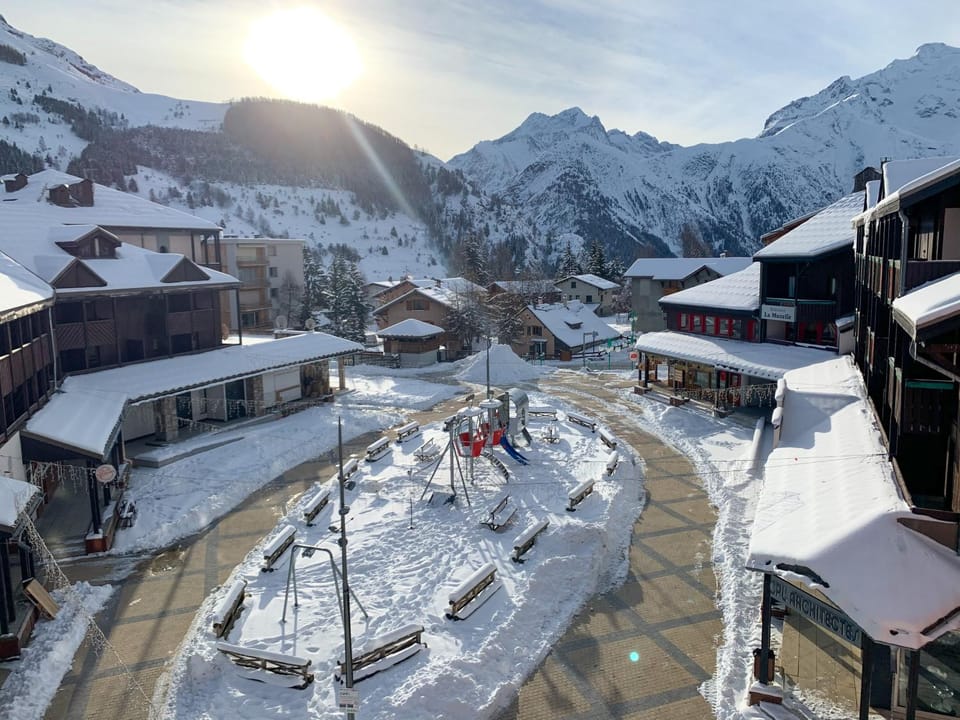 Property building, Nearby landmark, Day, People, Natural landscape, Winter, Mountain view, group of guests