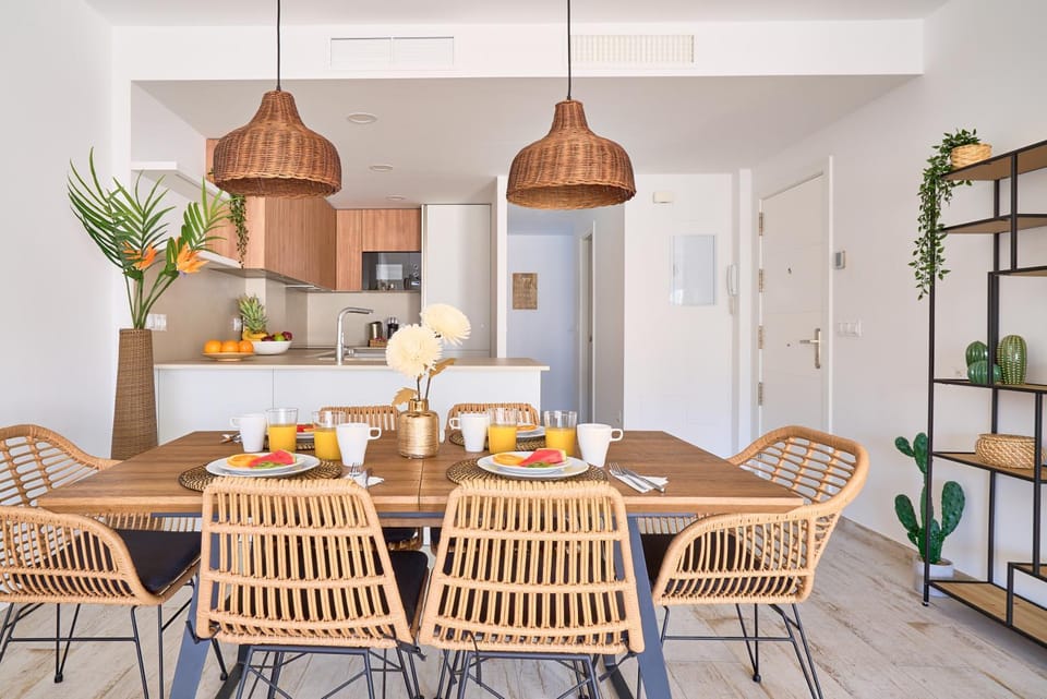 Dining area, kitchen