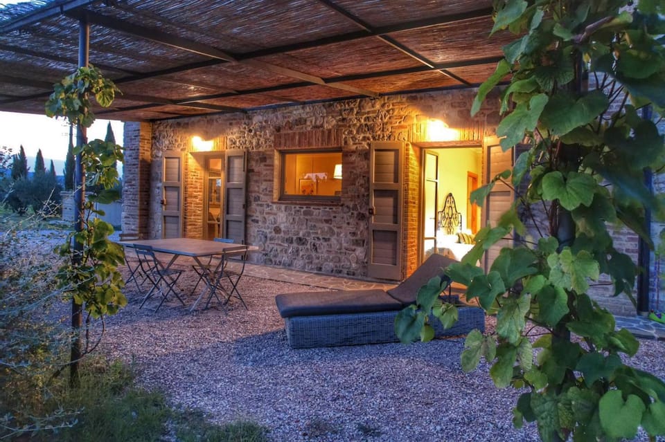 Property building, Patio, Day, Garden, Living room, Seating area, Garden view