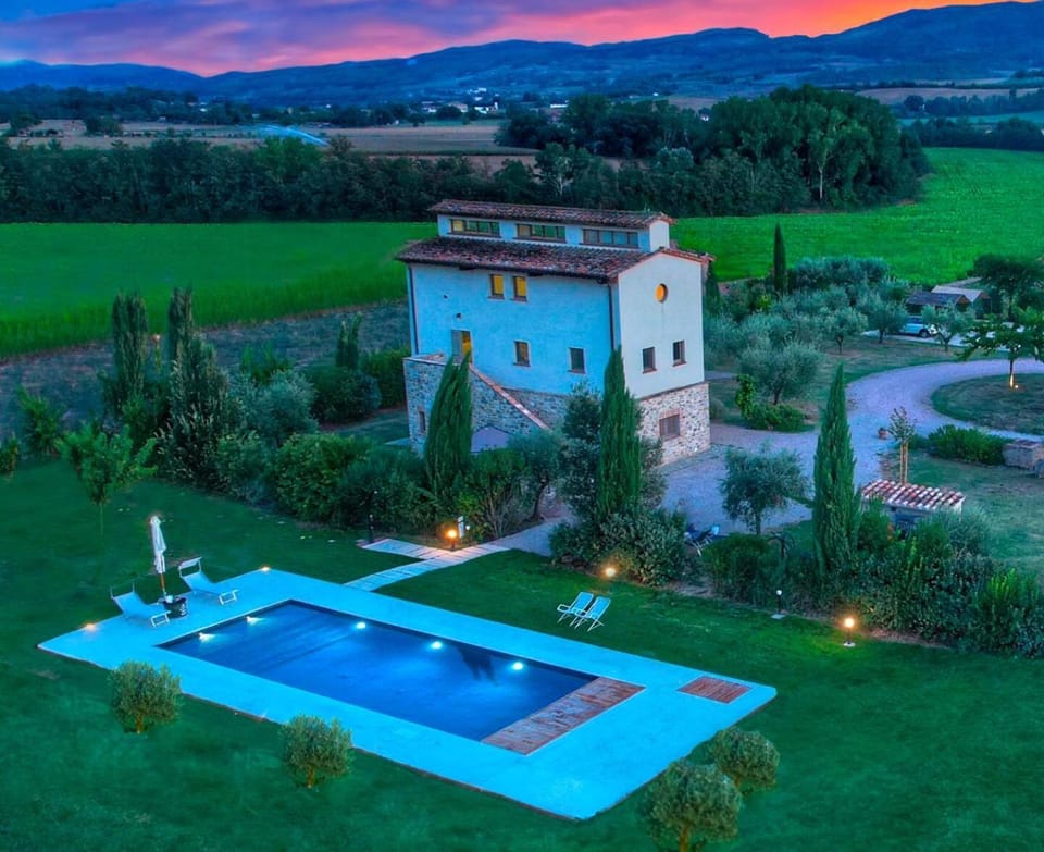Property building, Nearby landmark, Day, Natural landscape, Mountain view, Pool view, Swimming pool, sunbed