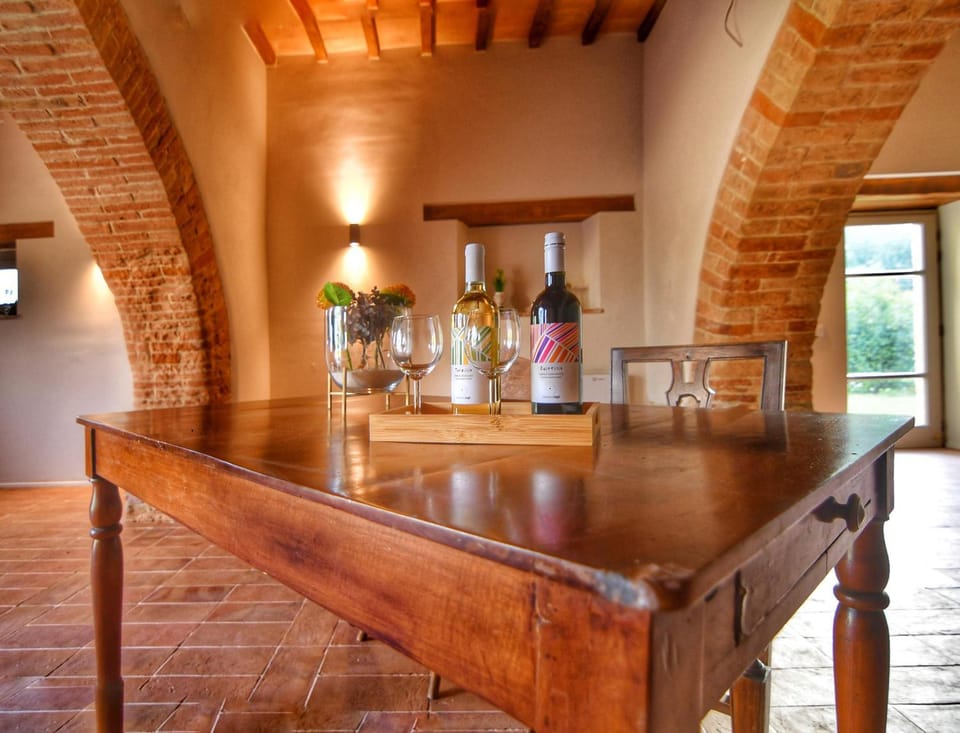 Food and drinks, Dining area, Drinks