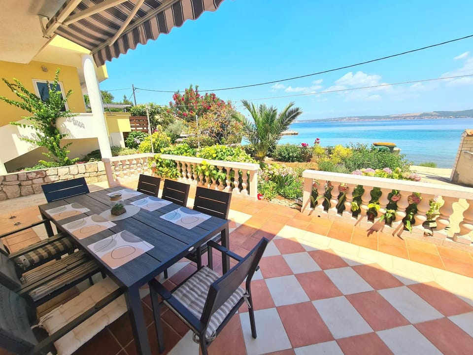 Patio, Natural landscape, View (from property/room), Balcony/Terrace, Seating area, Dining area, Sea view