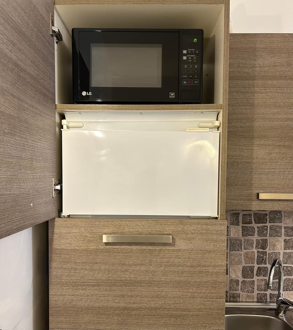 microwave, kitchen