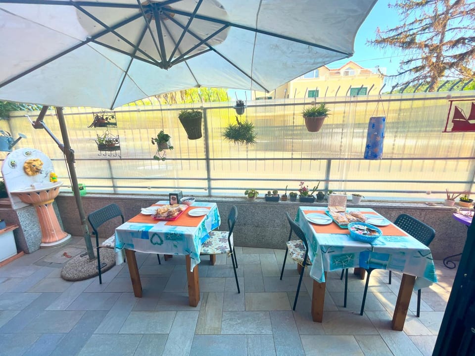Patio, Breakfast