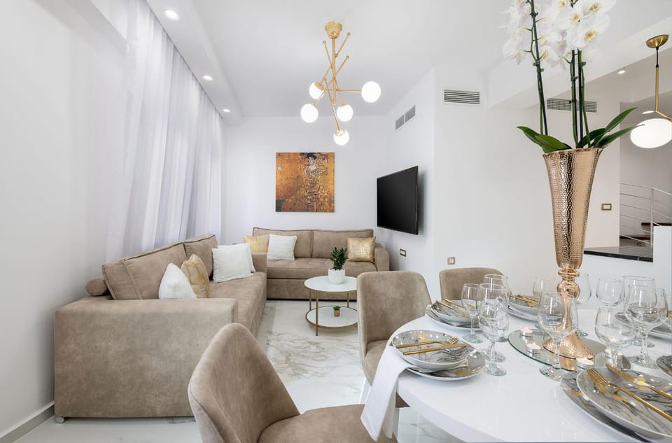 TV and multimedia, Living room, Dining area