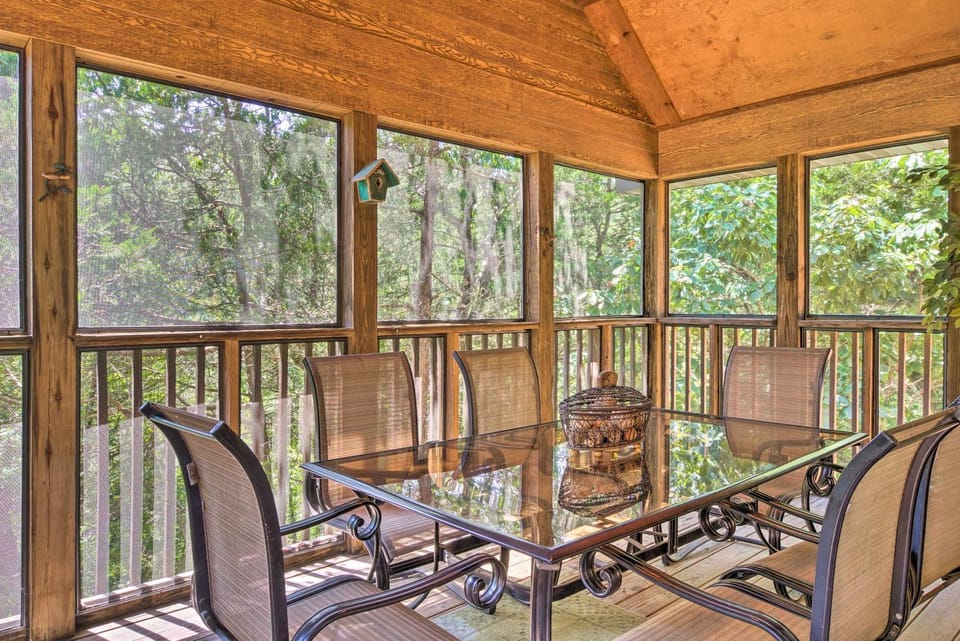 Screened Deck: Cozy Branson West Cabin! Cabin in Table Rock Lake