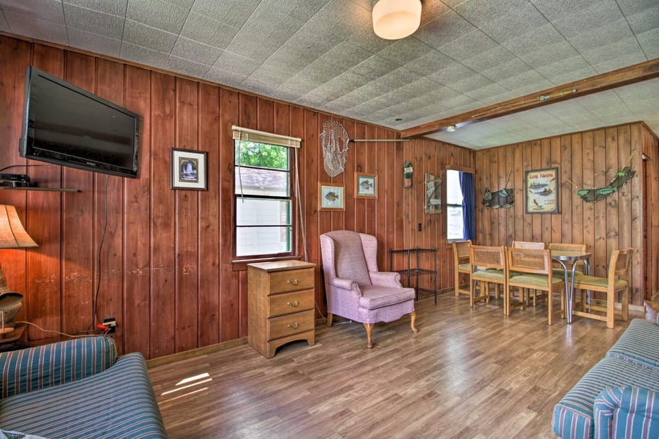 Dent Cabin on Star Lake w/ Dock, Deck, Dining Cabin in Minnesota