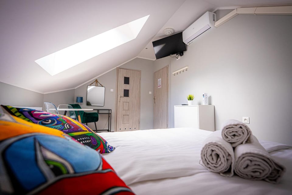 Bed, BBQ facilities, TV and multimedia, Photo of the whole room, air conditioner