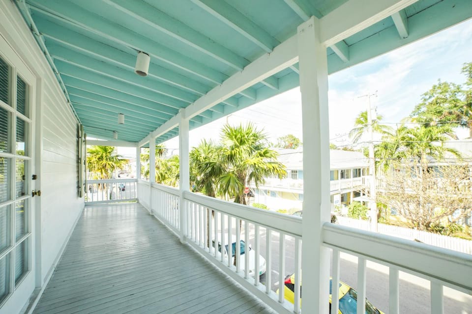 Property building, Balcony/Terrace, Street view