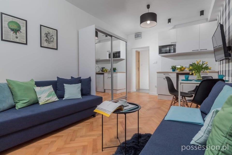 TV and multimedia, Kitchen or kitchenette, Living room, Seating area, Dining area