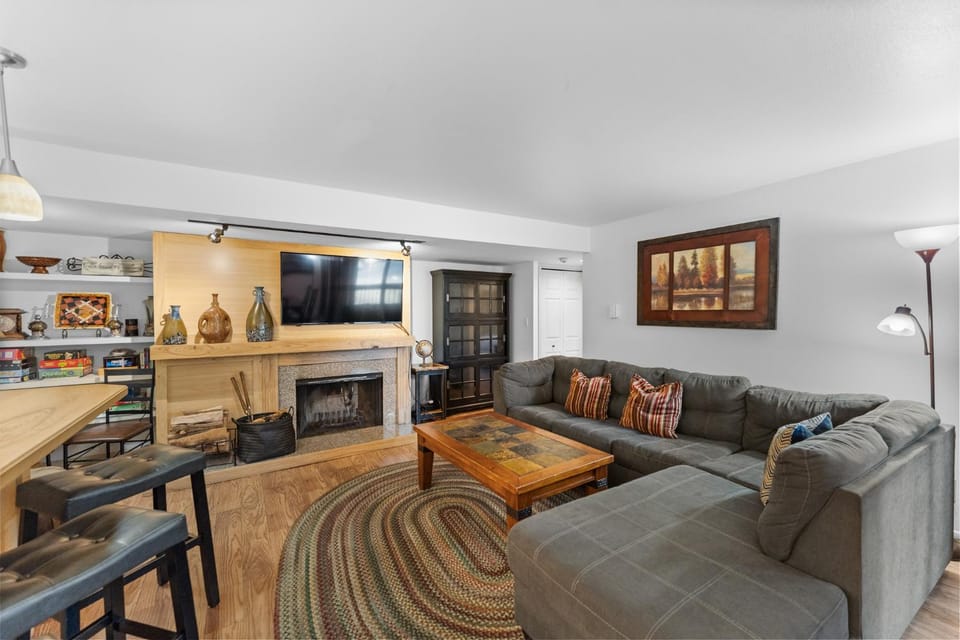 Wild Irishman #1041A Apartment in Keystone