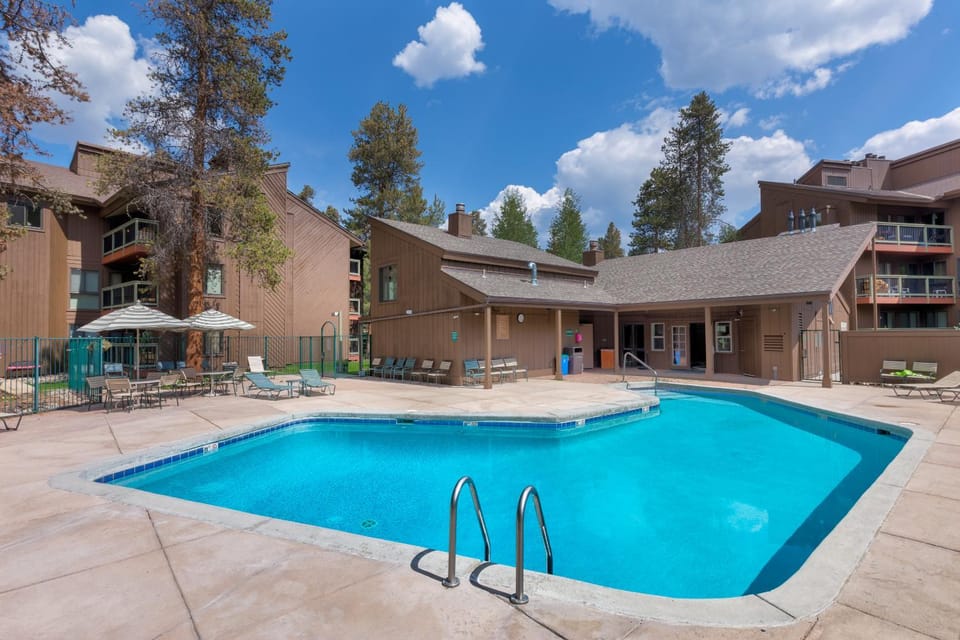 Wild Irishman #1041A Apartment in Keystone