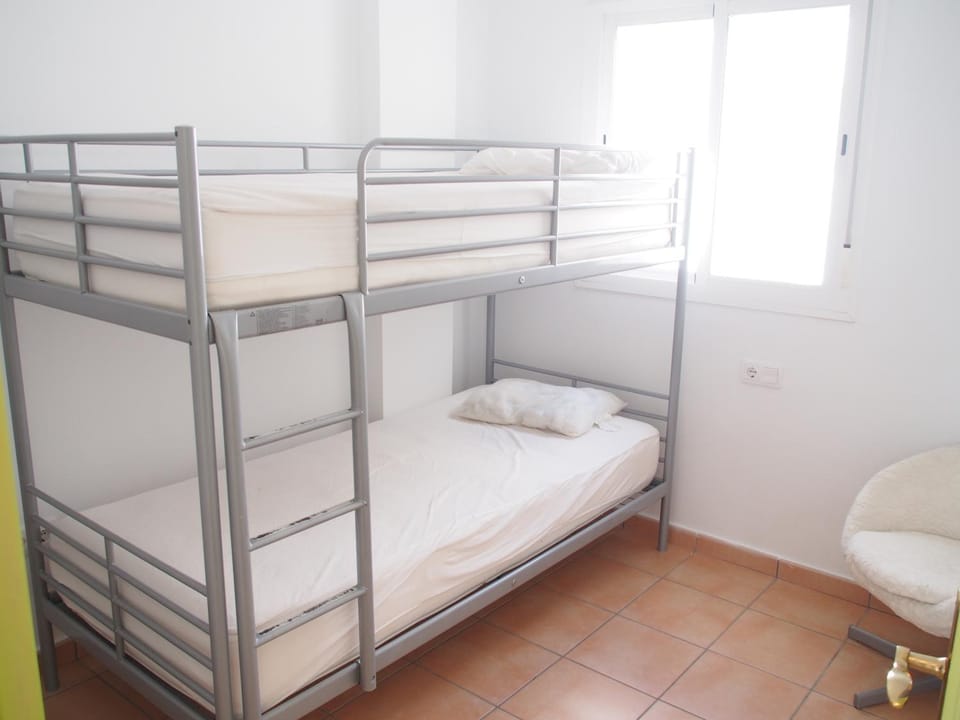 Bedroom, bunk bed