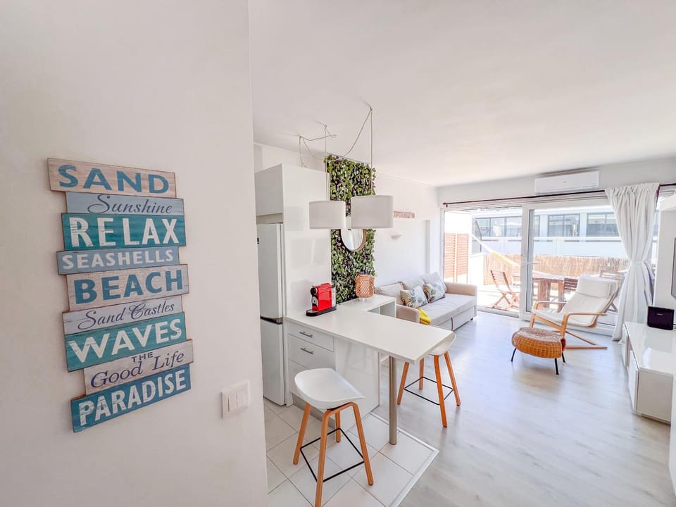 Living room, Area and facilities
