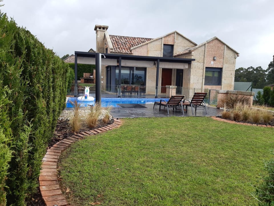Property building, Facade/entrance, Garden, Swimming pool