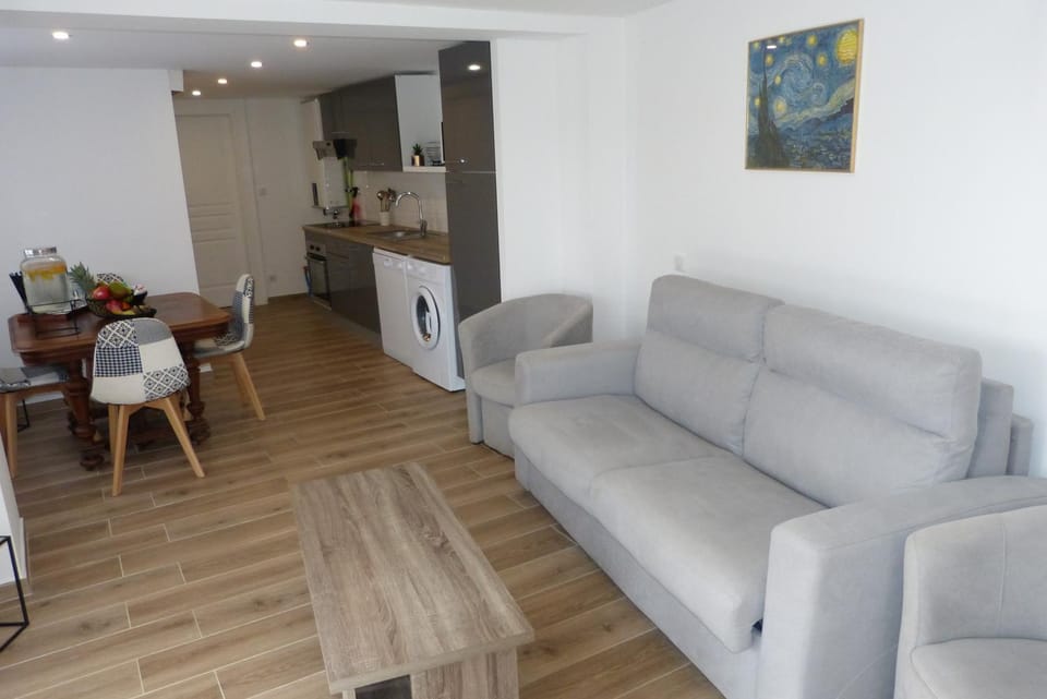 Kitchen or kitchenette, Living room, Dining area