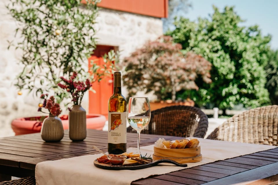 Balcony/Terrace, Living room, Lounge or bar, Food and drinks, Seating area, Dining area, Breakfast, Continental breakfast, Drinks, Alcoholic drinks