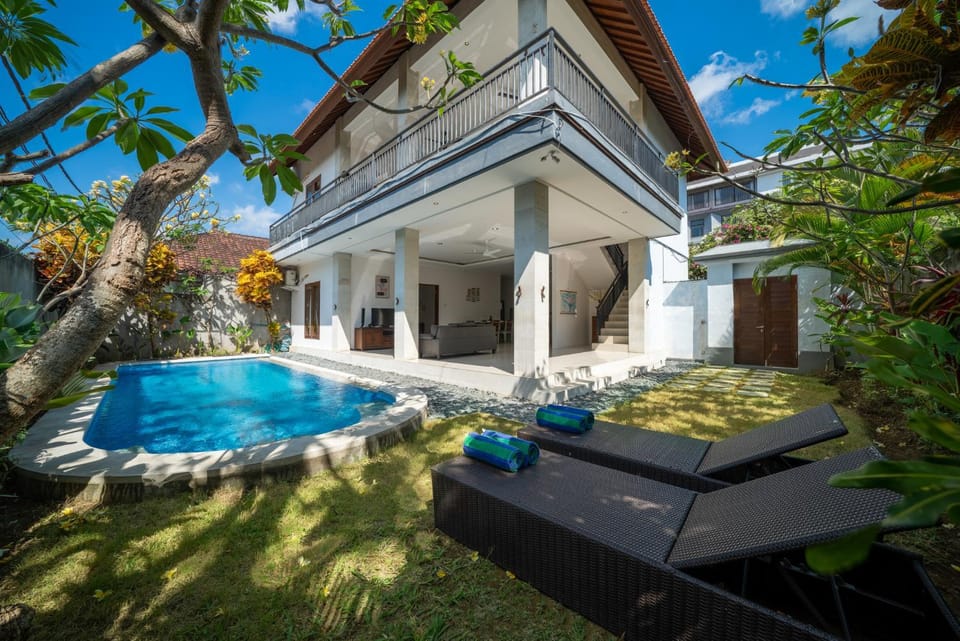 Property building, Garden, Pool view