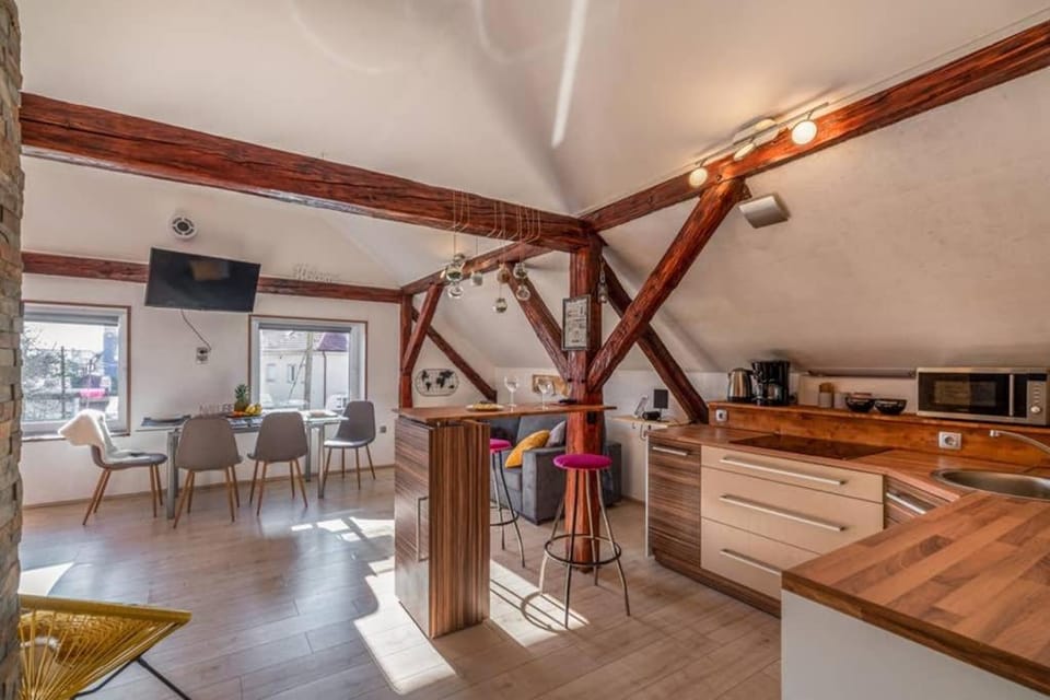Kitchen or kitchenette, Seating area, Dining area