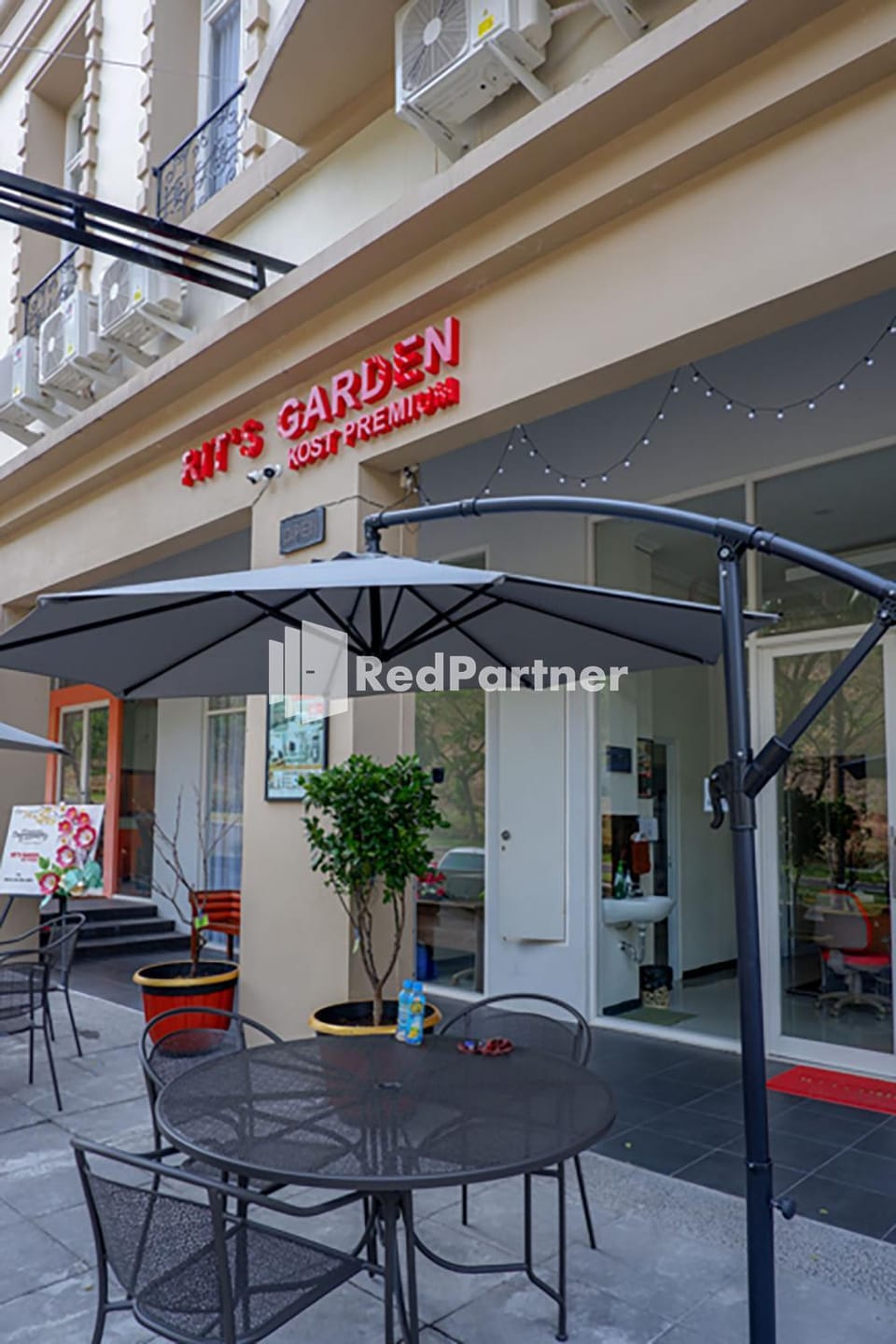 Patio, Facade/entrance