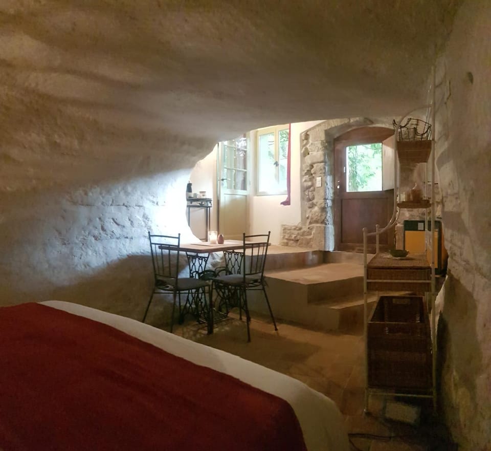 Photo of the whole room, Seating area