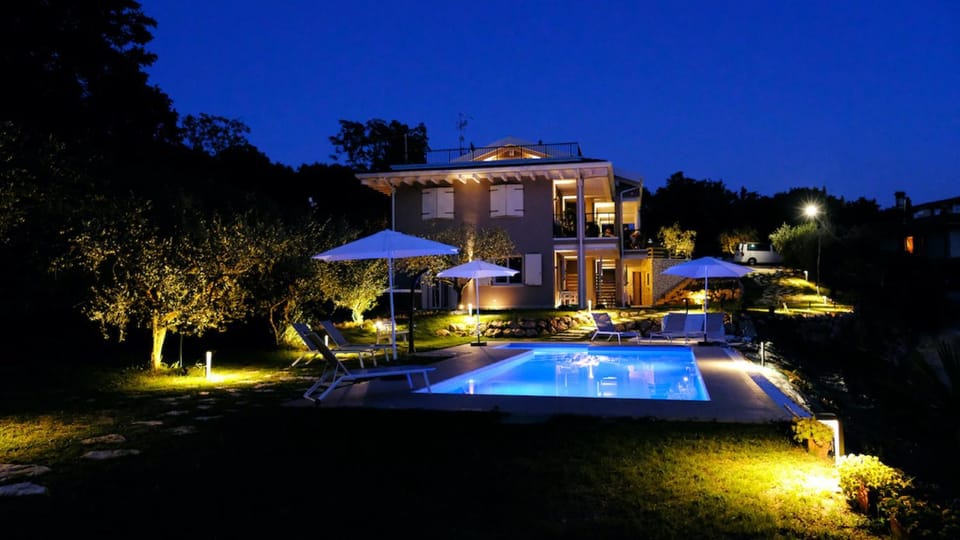 Property building, Garden, Pool view, Pool view, Swimming pool
