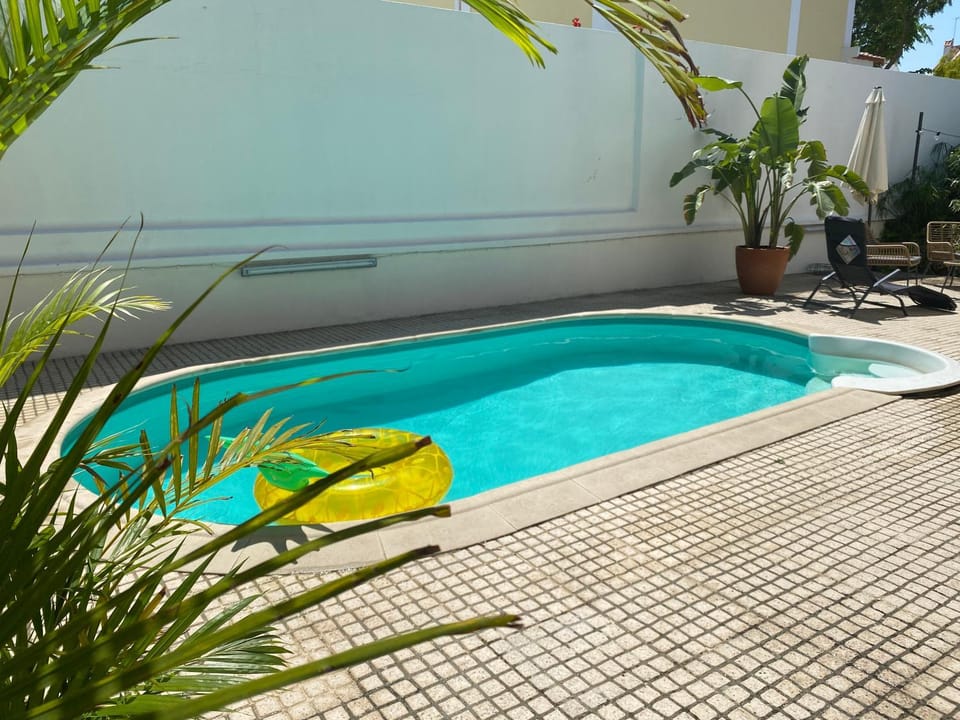 Bunker 11 Surf House House in Costa da Caparica