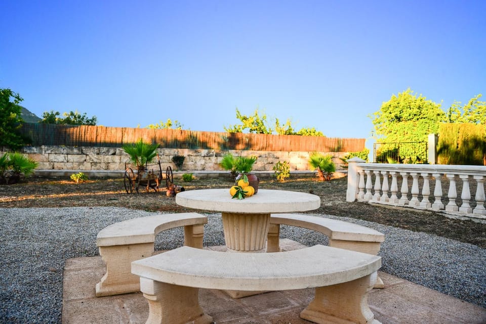 Patio, Facade/entrance, BBQ facilities, Garden, Balcony/Terrace, Other, Banquet/Function facilities, Pets, Garden view, Landmark view, Mountain view, Pool view, Swimming pool