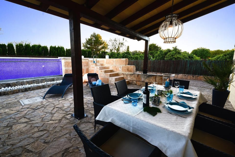 Patio, Staff, BBQ facilities, BBQ facilities, Garden, Garden, TV and multimedia, Balcony/Terrace, Seating area, Pets, Garden view, Landmark view, Mountain view, Pool view, Swimming pool, Swimming pool, Family