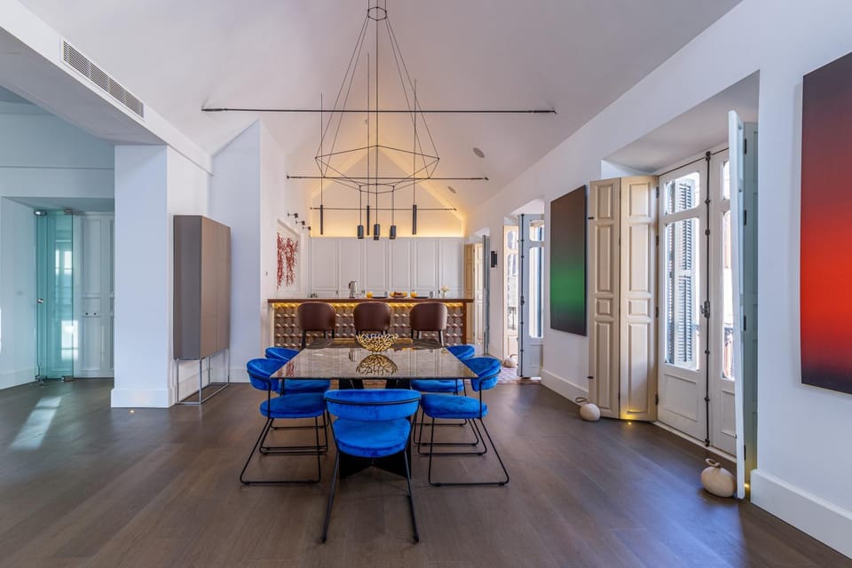 Communal lounge/ TV room, TV and multimedia, Living room, Seating area, Dining area