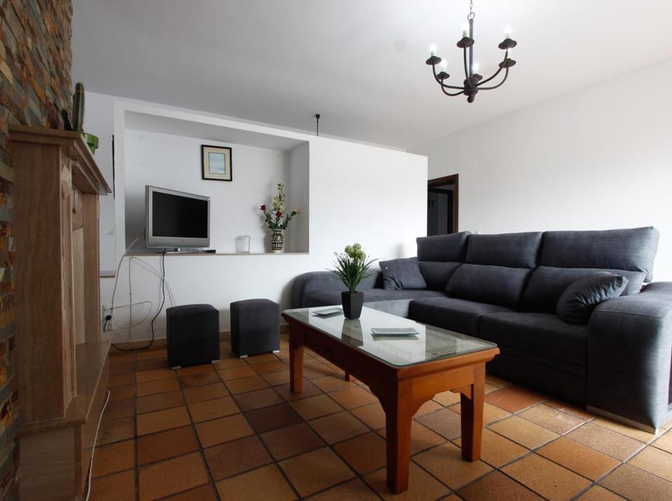 Communal lounge/ TV room, TV and multimedia, Living room, Seating area, Evening entertainment