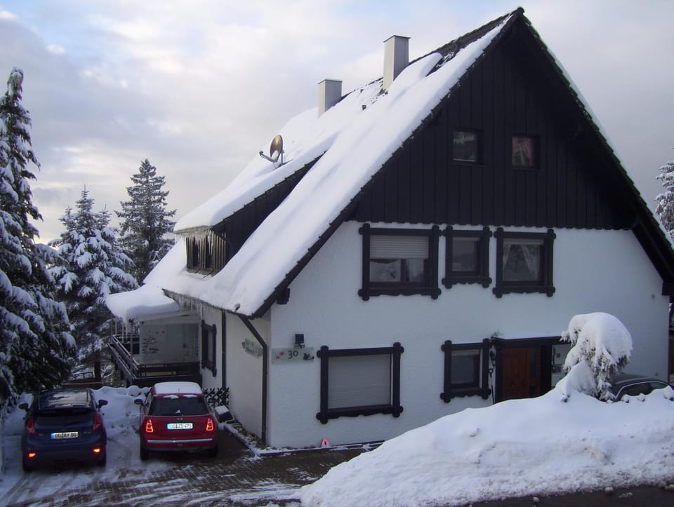 Facade/entrance, Day, Winter