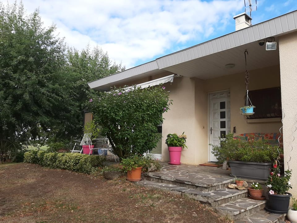 La Palatine chambre chez l habitant à 20 mn de Rodez Vacation rental in Auvergne-Rhône-Alpes