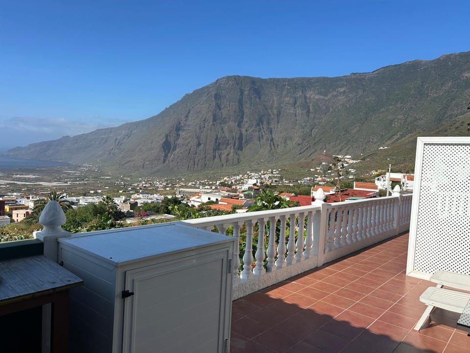 Natural landscape, View (from property/room), Balcony/Terrace, laundry