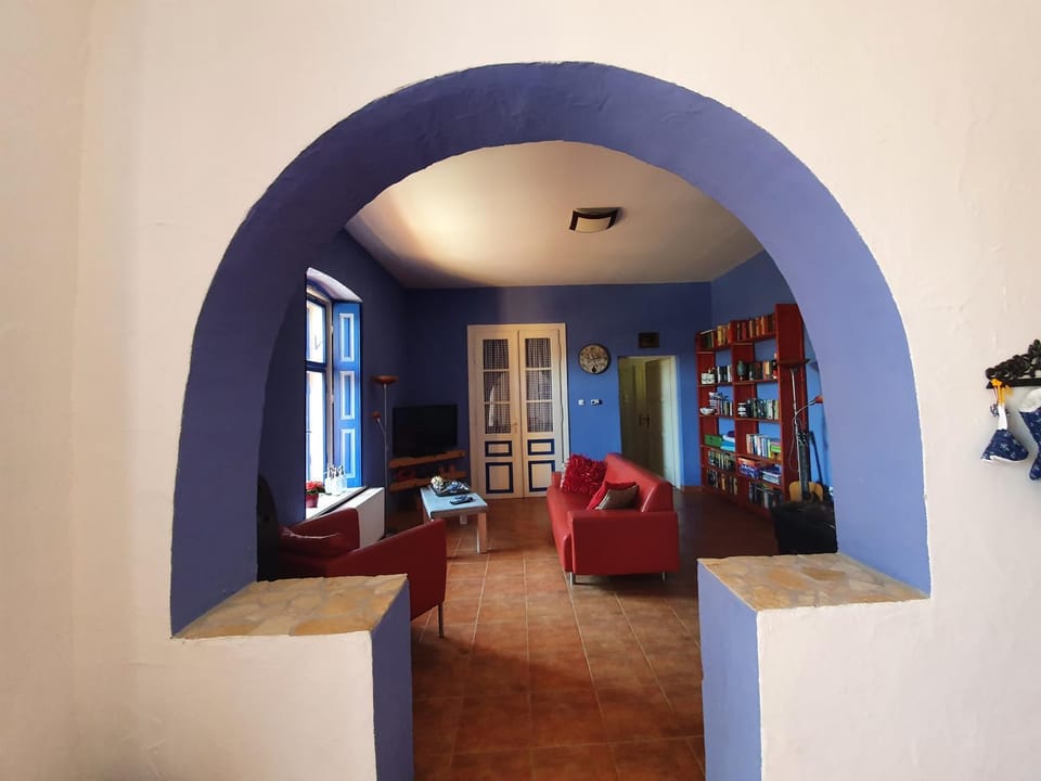 TV and multimedia, Living room, Seating area, Garden view