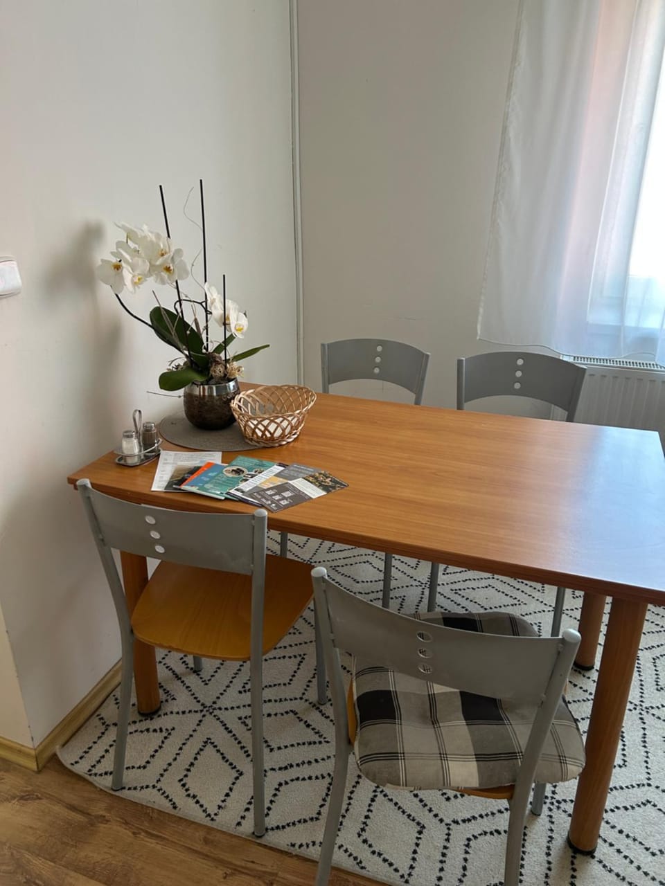 Seating area, Dining area