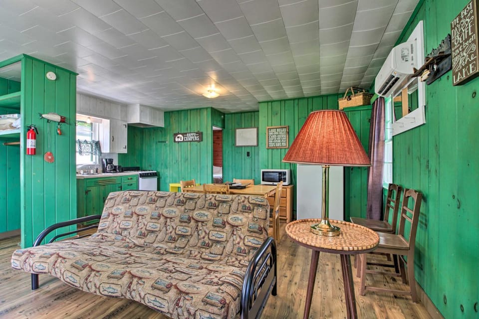 Lakefront Retreat w/ Boat Rentals, Beach & Bar House in Minnesota