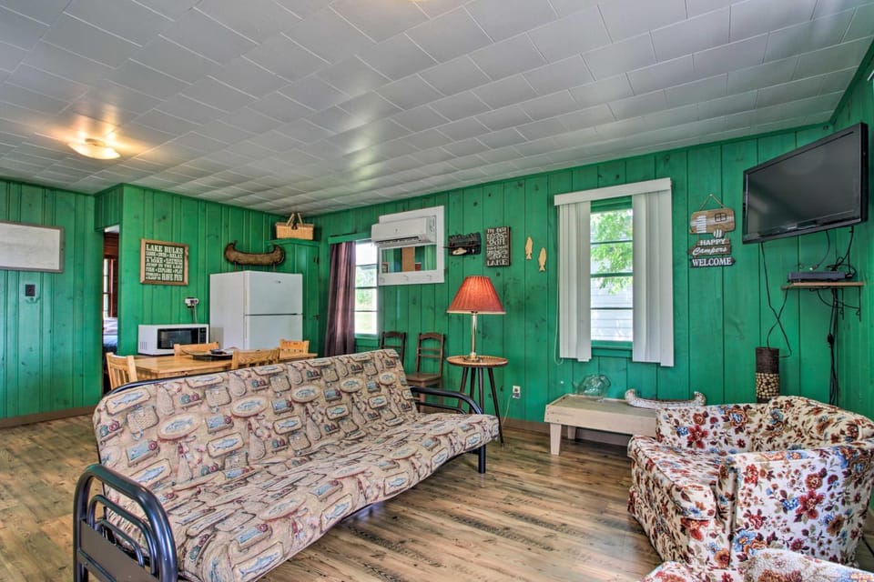 Lakefront Retreat w/ Boat Rentals, Beach & Bar House in Minnesota