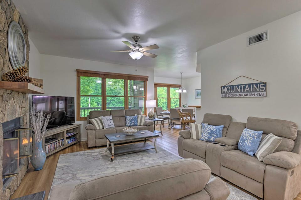 Blue Ridge Mtn Views: Condo w/ Furnished Balcony House in Tennessee