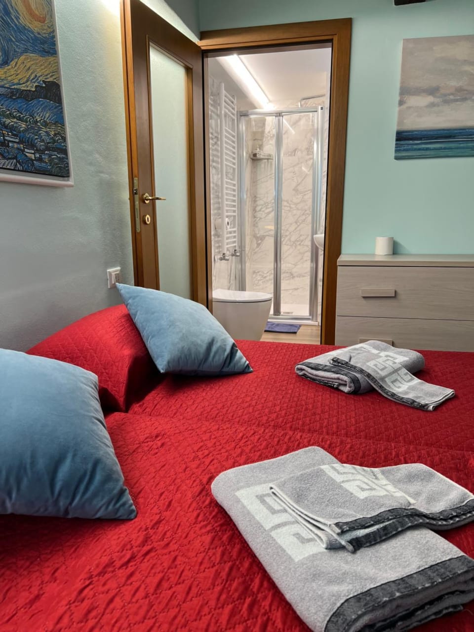 Bed, Bathroom, Bedroom